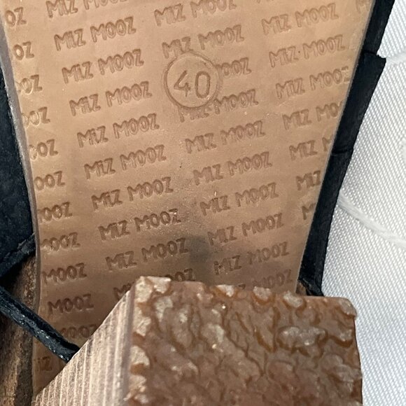 Miz Mooz Black Leather Heeled Sandals With Zipper Closure Size 40 Womens Europea - Picture 3 of 9